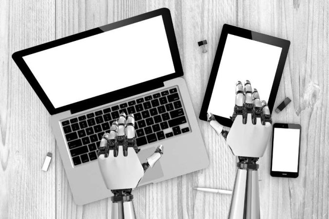 Un homme suit un tutoriel interactif 'L'IA au Quotidien : Guide Pratique' sur son ordinateur et son téléphone dans un café.